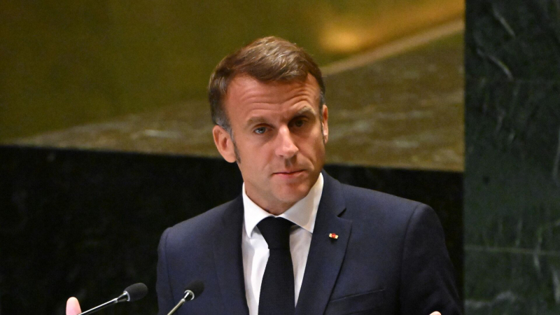 Во Франции завершили рассмотрение резолюции об импичменте Макрона