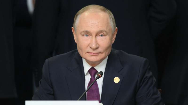 Путин созвонился с Алиевым и обсудил крушение самолета AZAL