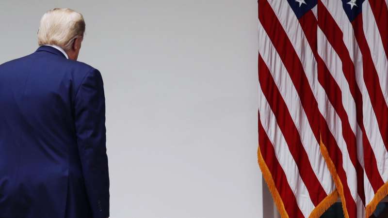 Трампу нужно убедить Украину отказаться от части территорий, заявил Макфол