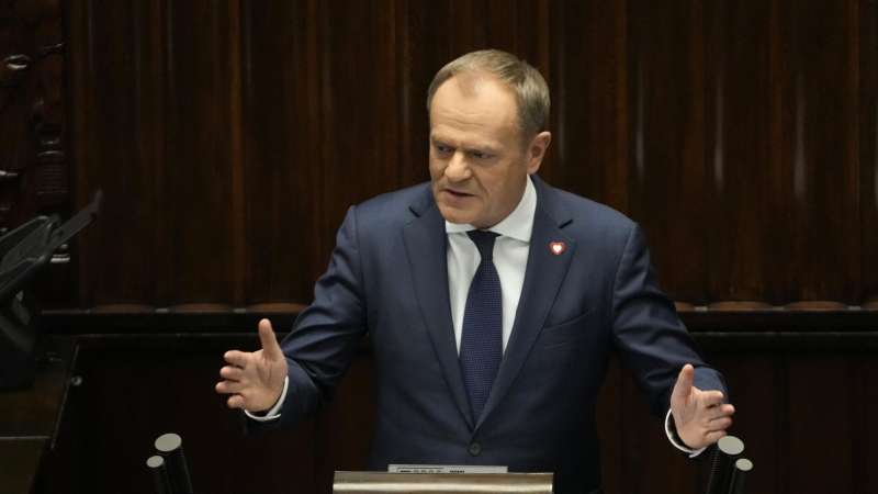 Туск пригрозил наказанием экоактивистам, блокирующим дороги в Варшаве