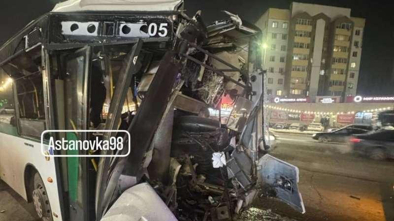 Видео из салона автобуса в момент ДТП в Астане появилось в сети