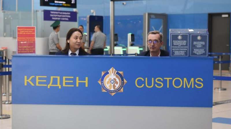 Казахстанцам ограничат число смартфонов и авто для личного пользования