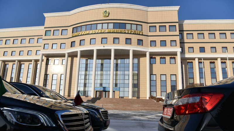 50 казахстанцев покинули Иран через границы с Арменией и Туркменистаном