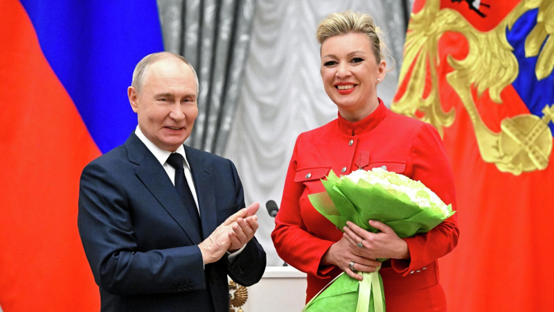 Путин вручил Захаровой орден "За заслуги перед Отечеством"